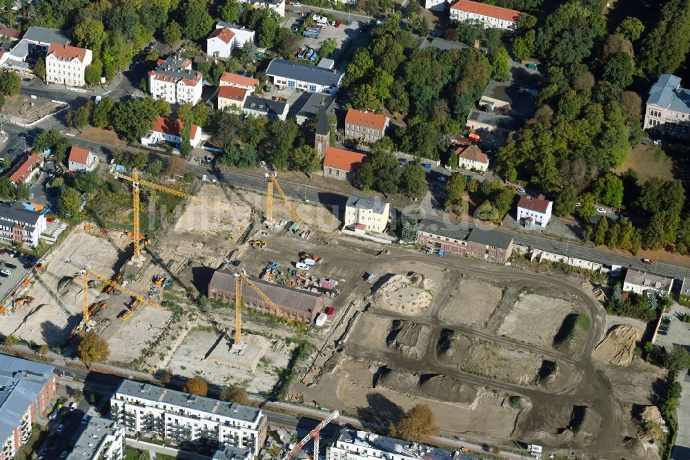 Luftbild Berlin - Baustelle zum Neubau einer Mehrfamilienhaus-Wohnanlage der Gut Alt-Biesdorf in Berlin, Deutschland