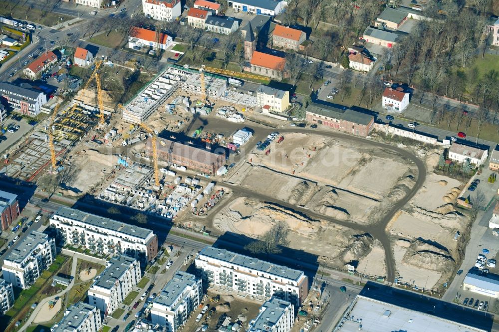 Berlin von oben - Baustelle zum Neubau einer Mehrfamilienhaus-Wohnanlage der Gut Alt-Biesdorf in Berlin, Deutschland