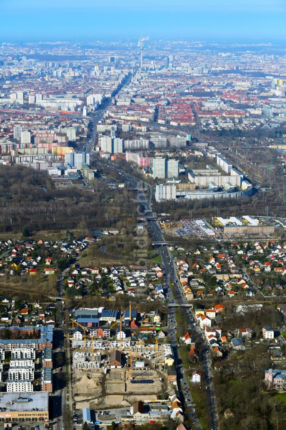 Berlin aus der Vogelperspektive: Baustelle zum Neubau einer Mehrfamilienhaus-Wohnanlage der Gut Alt-Biesdorf in Berlin, Deutschland