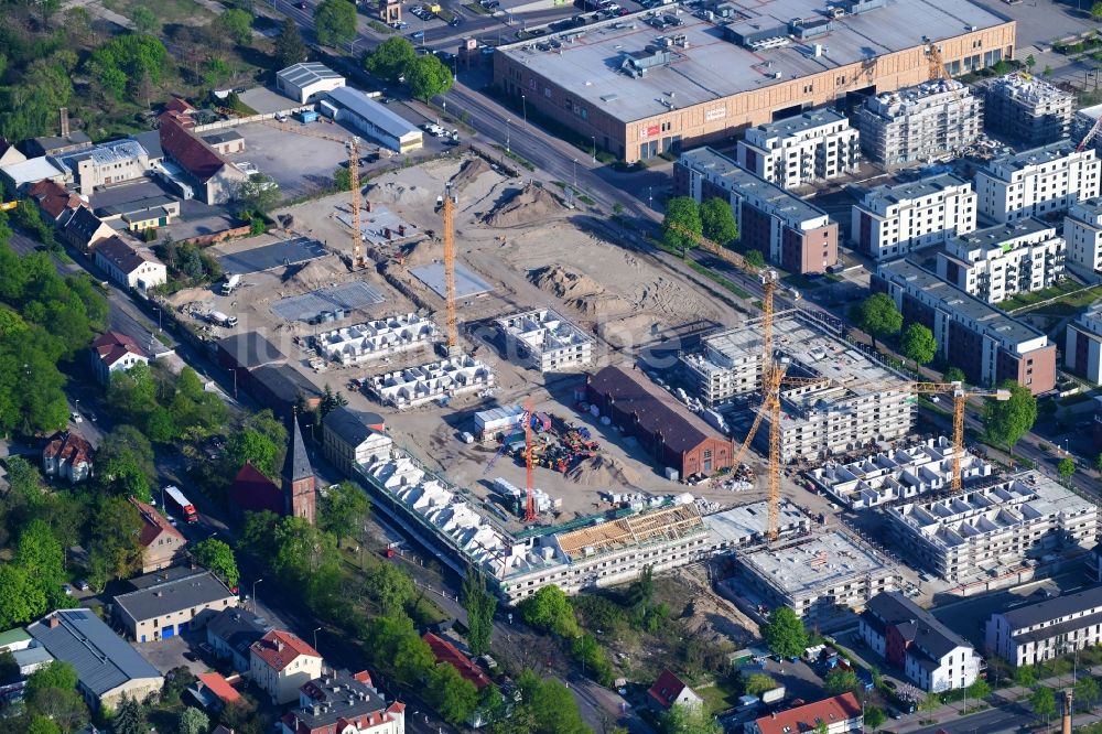 Berlin aus der Vogelperspektive: Baustelle zum Neubau einer Mehrfamilienhaus-Wohnanlage der Gut Alt-Biesdorf in Berlin, Deutschland