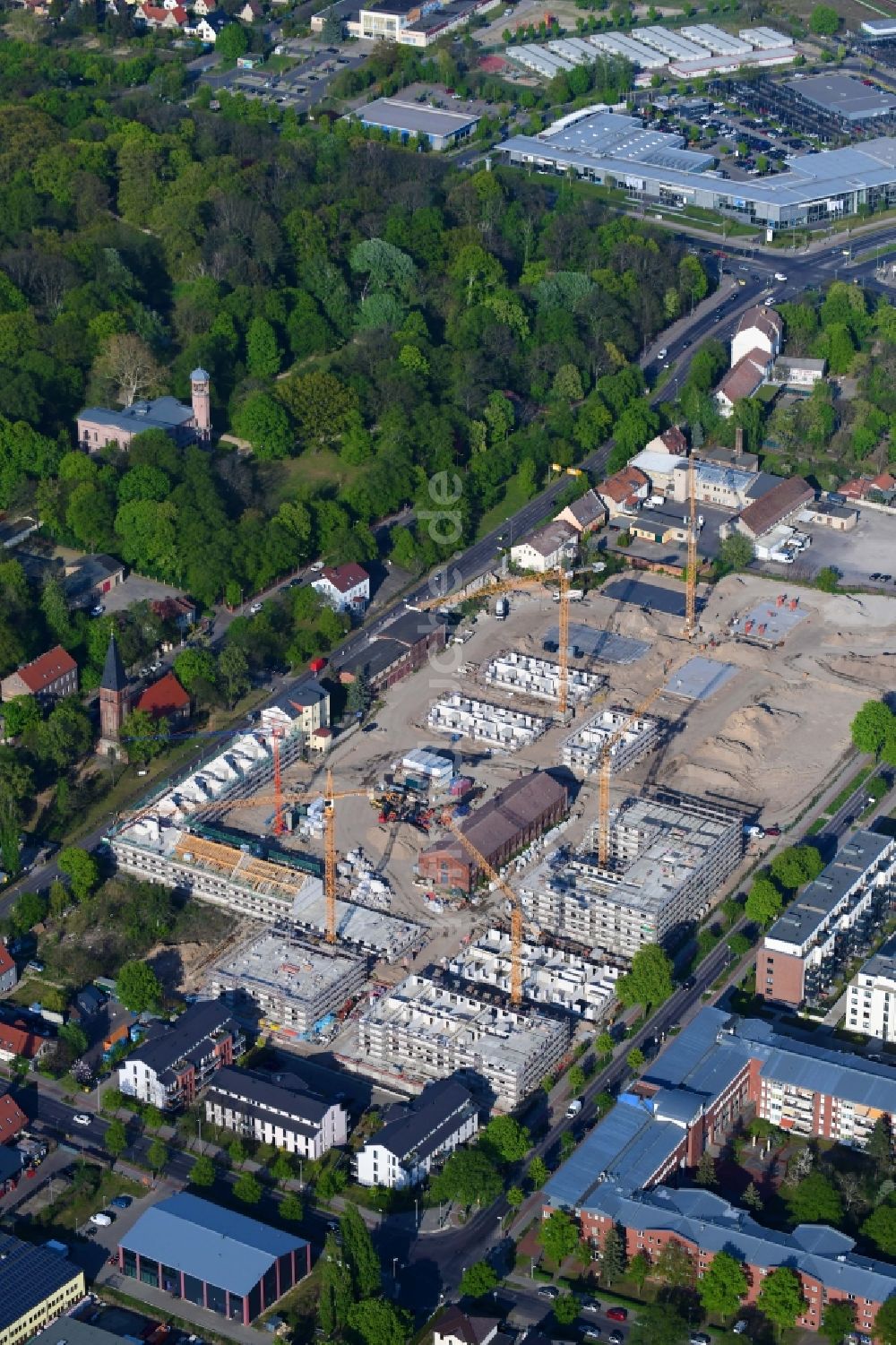 Berlin von oben - Baustelle zum Neubau einer Mehrfamilienhaus-Wohnanlage der Gut Alt-Biesdorf in Berlin, Deutschland