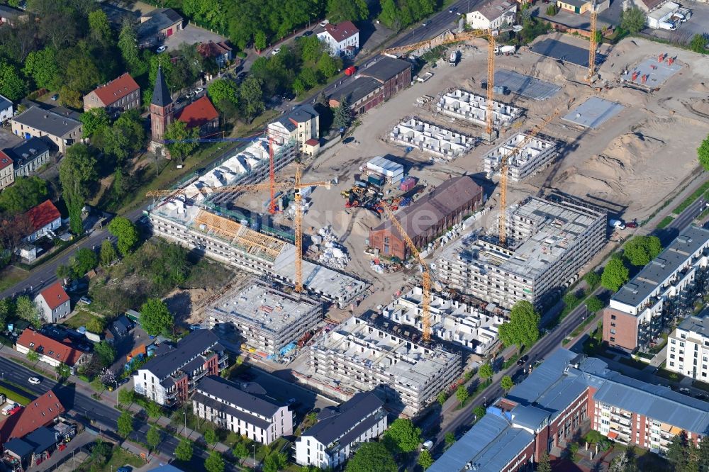 Berlin aus der Vogelperspektive: Baustelle zum Neubau einer Mehrfamilienhaus-Wohnanlage der Gut Alt-Biesdorf in Berlin, Deutschland