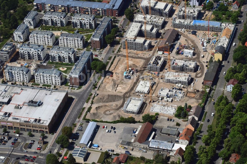 Berlin aus der Vogelperspektive: Baustelle zum Neubau einer Mehrfamilienhaus-Wohnanlage der Gut Alt-Biesdorf in Berlin, Deutschland