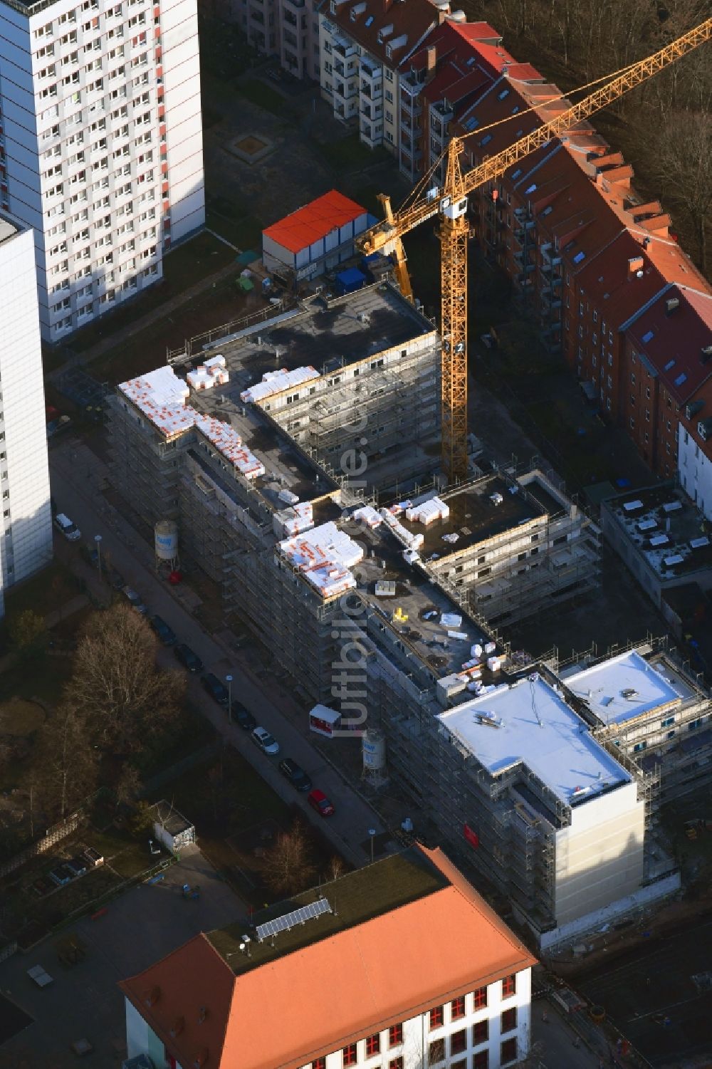 Erfurt von oben - Baustelle zum Neubau einer Mehrfamilienhaus-Wohnanlage der GWH Immobilien Holding GmbH in Erfurt im Bundesland Thüringen, Deutschland