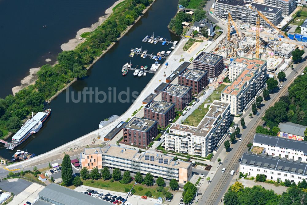 Dresden von oben - Baustelle zum Neubau einer Mehrfamilienhaus-Wohnanlage HAFENCITY Dresden in Dresden im Bundesland Sachsen, Deutschland