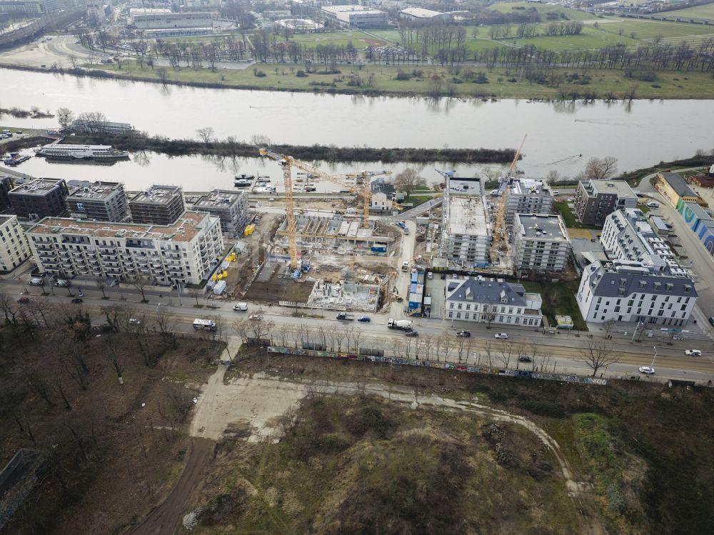 Dresden von oben - Baustelle zum Neubau einer Mehrfamilienhaus-Wohnanlage HAFENCITY Dresden in Dresden im Bundesland Sachsen, Deutschland