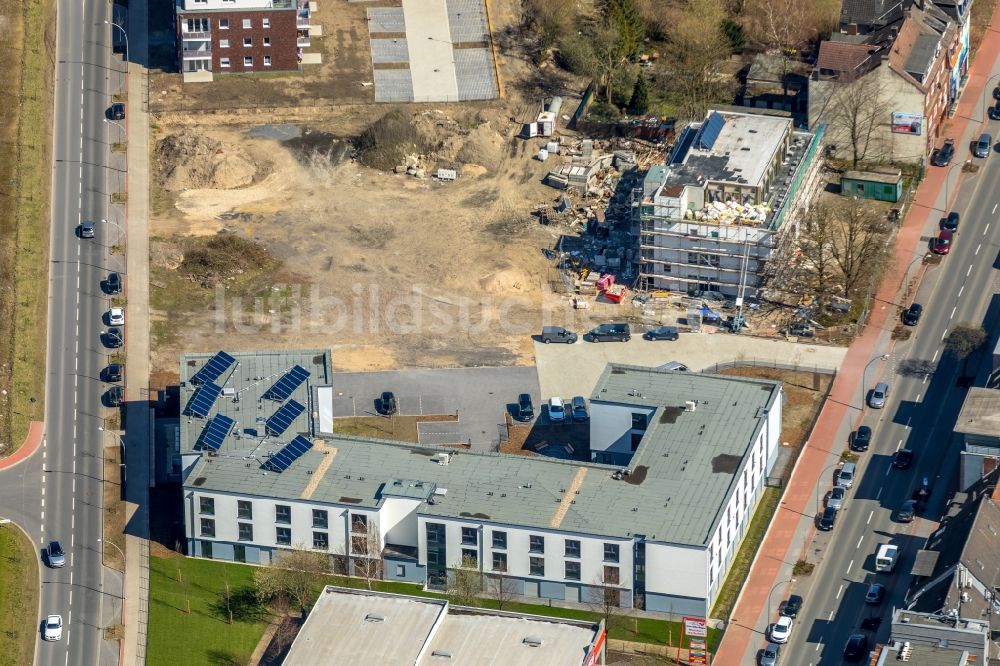 Dorsten von oben - Baustelle zum Neubau einer Mehrfamilienhaus-Wohnanlage an der Halterner Straße in Dorsten im Bundesland Nordrhein-Westfalen, Deutschland