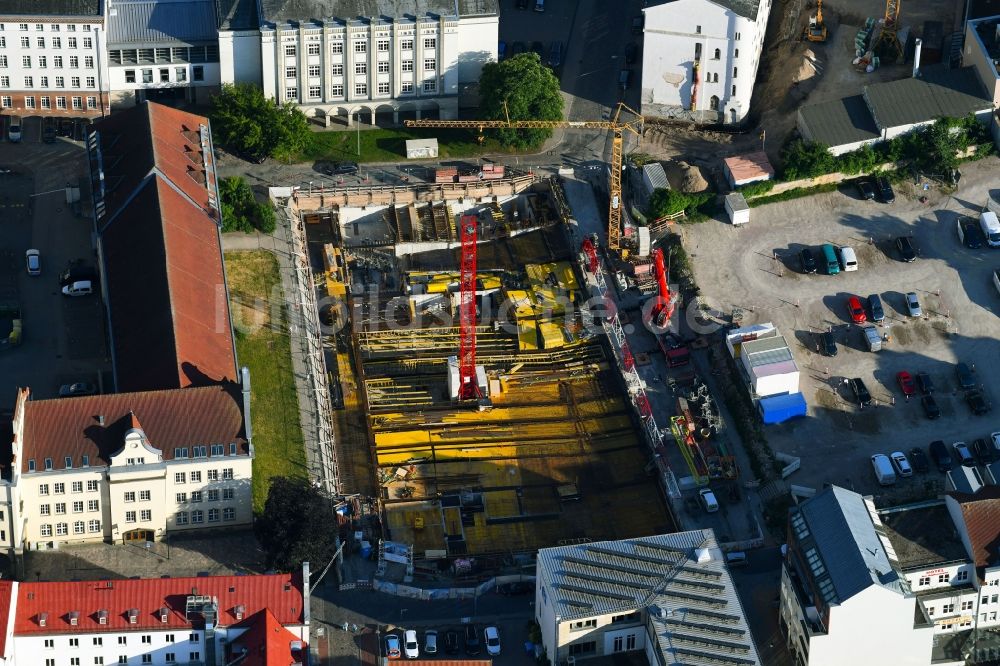 Luftbild Rostock - Baustelle zum Neubau einer Mehrfamilienhaus-Wohnanlage HanseKarree Glatter Aal in Rostock im Bundesland Mecklenburg-Vorpommern, Deutschland