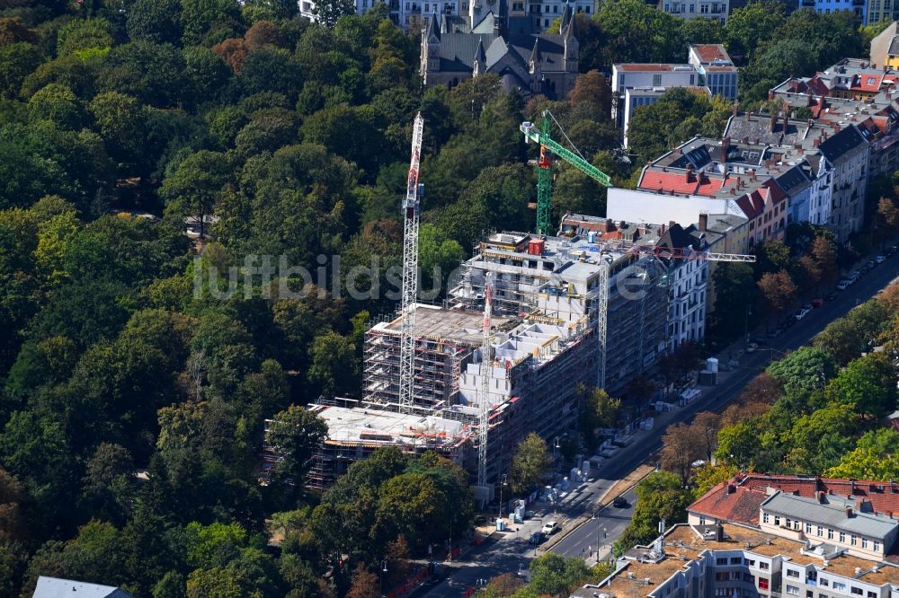 Luftbild Berlin - Baustelle zum Neubau einer Mehrfamilienhaus-Wohnanlage an der Hasenheide im Ortsteil Neukölln in Berlin, Deutschland