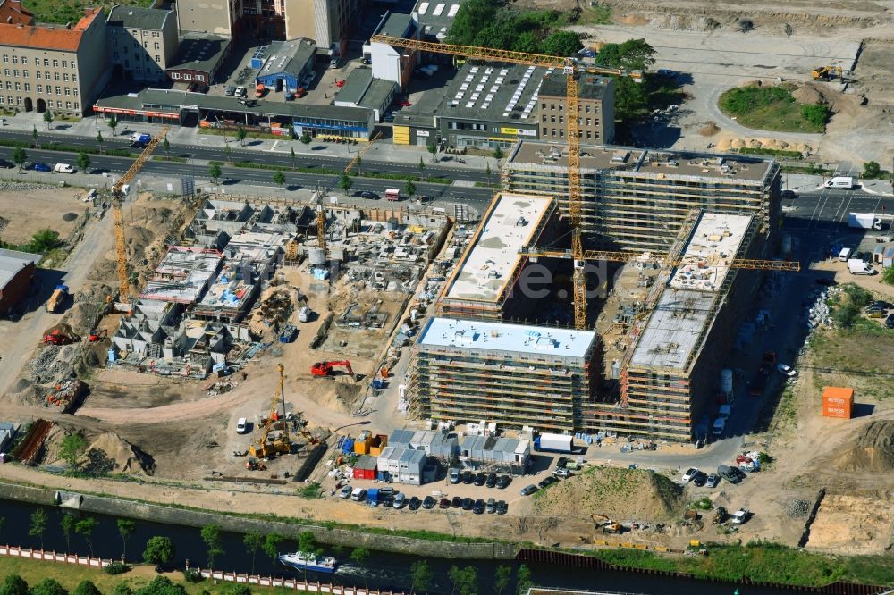 Berlin von oben - Baustelle zum Neubau einer Mehrfamilienhaus-Wohnanlage Heidestraße im Ortsteil Moabit in Berlin, Deutschland