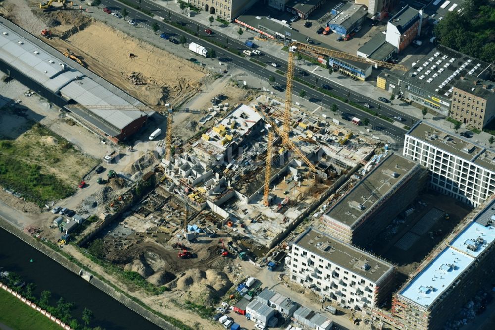 Berlin von oben - Baustelle zum Neubau einer Mehrfamilienhaus-Wohnanlage Heidestraße im Ortsteil Moabit in Berlin, Deutschland