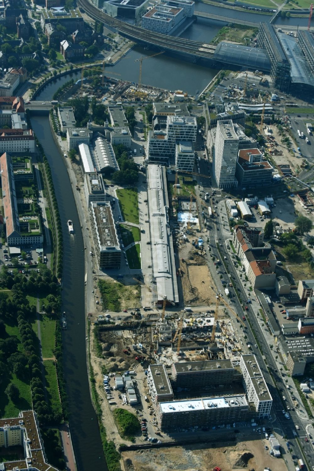 Luftaufnahme Berlin - Baustelle zum Neubau einer Mehrfamilienhaus-Wohnanlage Heidestraße im Ortsteil Moabit in Berlin, Deutschland