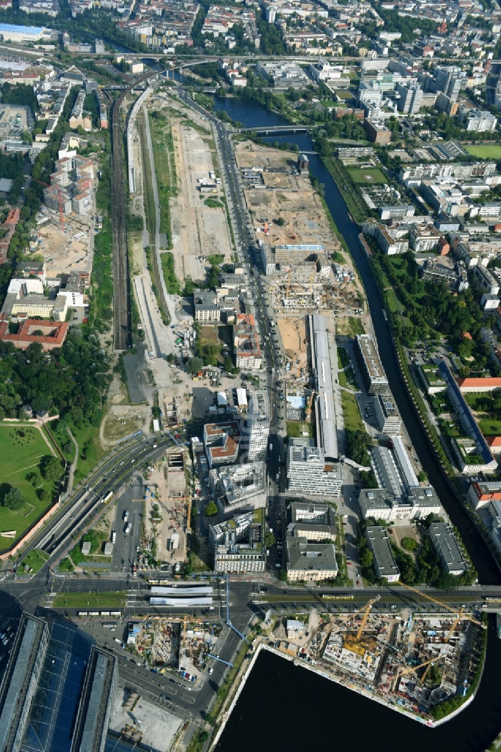 Luftbild Berlin - Baustelle zum Neubau einer Mehrfamilienhaus-Wohnanlage Heidestraße im Ortsteil Moabit in Berlin, Deutschland