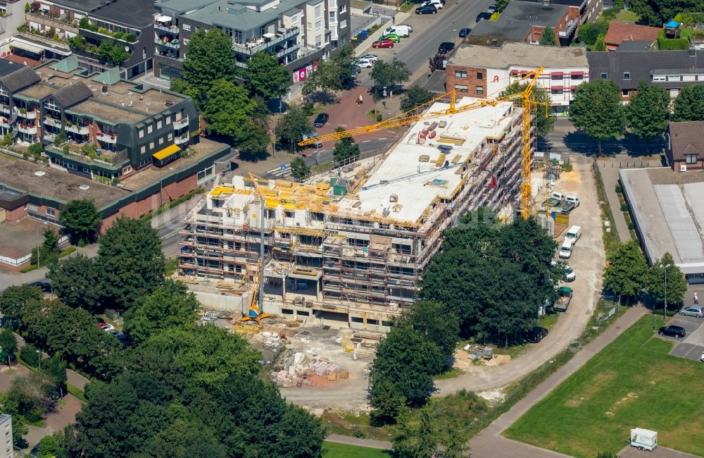 Bottrop von oben - Baustelle zum Neubau einer Mehrfamilienhaus-Wohnanlage der Heinrich Hütter GmbH & Co. KG an der Hauptstraße in Bottrop im Bundesland Nordrhein-Westfalen