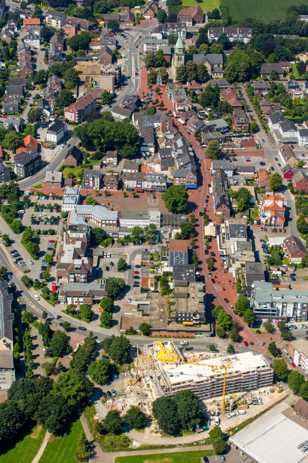 Luftaufnahme Bottrop - Baustelle zum Neubau einer Mehrfamilienhaus-Wohnanlage der Heinrich Hütter GmbH & Co. KG an der Hauptstraße in Bottrop im Bundesland Nordrhein-Westfalen