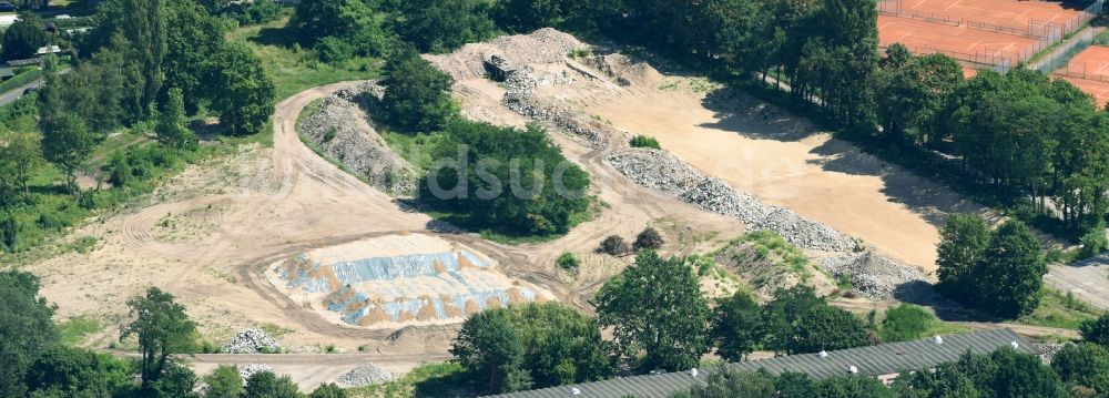 Potsdam von oben - Baustelle zum Neubau einer Mehrfamilienhaus-Wohnanlage Heinrich-Mann-Allee - Kolonie Daheim in Potsdam im Bundesland Brandenburg, Deutschland