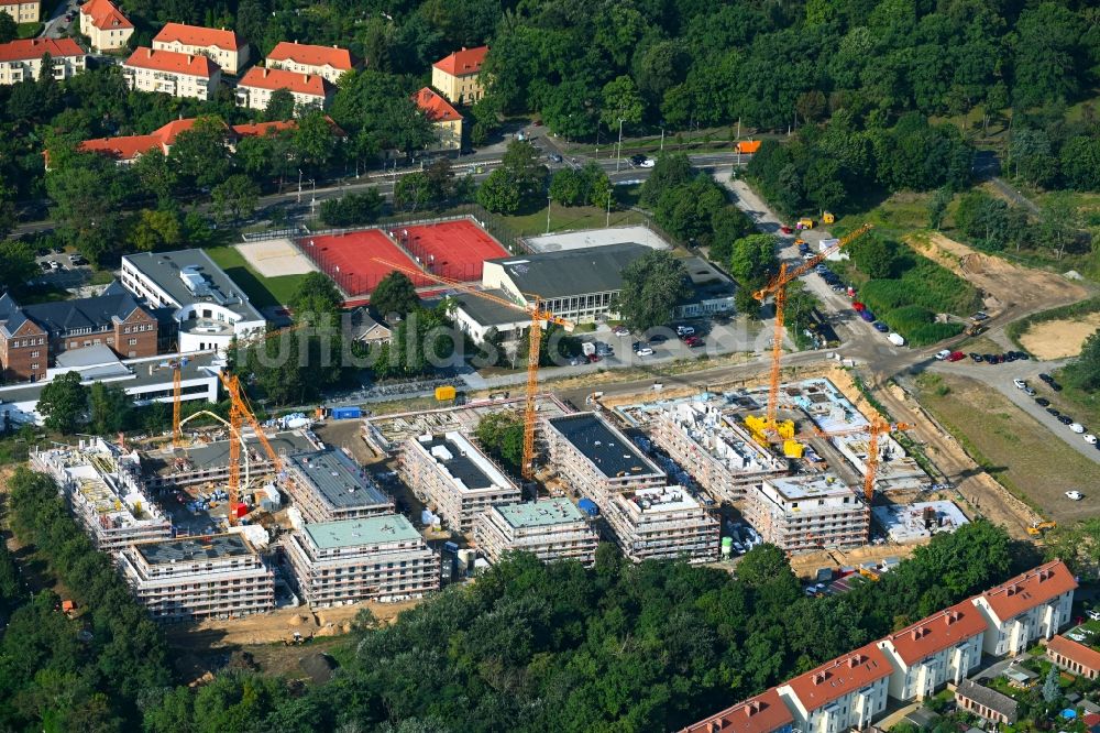 Luftaufnahme Potsdam - Baustelle zum Neubau einer Mehrfamilienhaus-Wohnanlage Heinrich-Mann-Allee - Kolonie Daheim in Potsdam im Bundesland Brandenburg, Deutschland