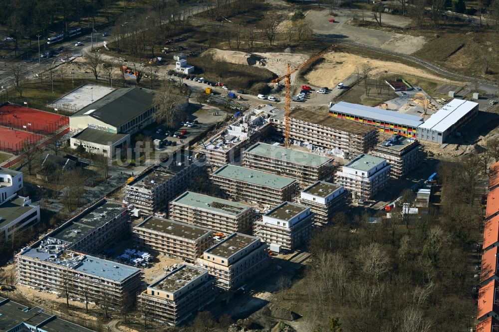 Luftaufnahme Potsdam - Baustelle zum Neubau einer Mehrfamilienhaus-Wohnanlage Heinrich-Mann-Allee - Kolonie Daheim in Potsdam im Bundesland Brandenburg, Deutschland