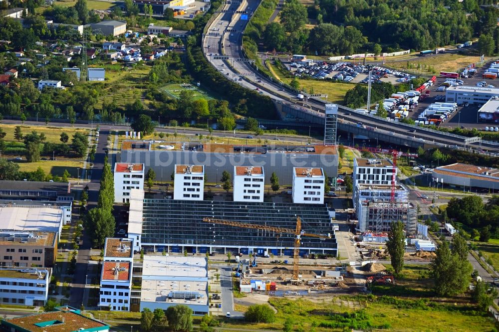 Luftbild Berlin - Baustelle zum Neubau einer Mehrfamilienhaus-Wohnanlage Hermann-Dorner-Allee im Ortsteil Adlershof in Berlin, Deutschland