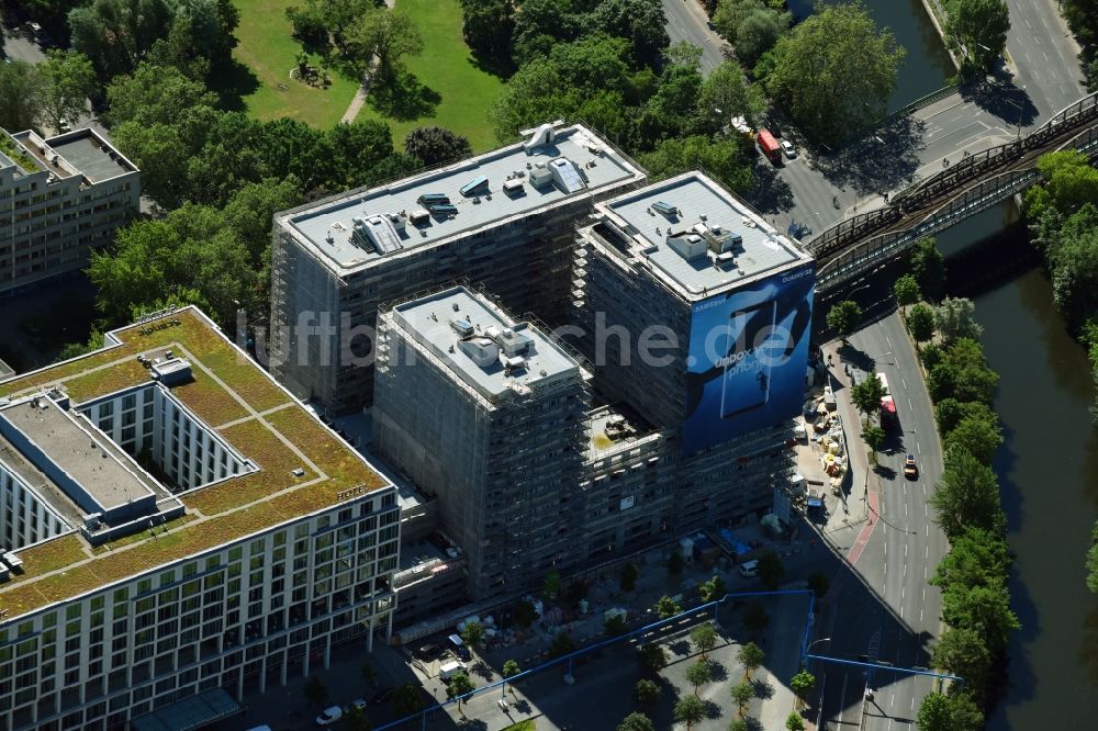 Luftbild Berlin - Baustelle zum Neubau einer Mehrfamilienhaus-Wohnanlage HIGH PARK der Zabel Property AG am U Bahnhof in Berlin