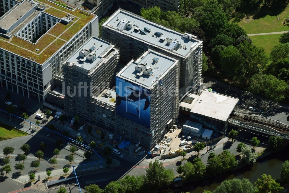 Luftaufnahme Berlin - Baustelle zum Neubau einer Mehrfamilienhaus-Wohnanlage HIGH PARK der Zabel Property AG am U bahnhof Mendelssohn-Bartholdy-Park in Berlin