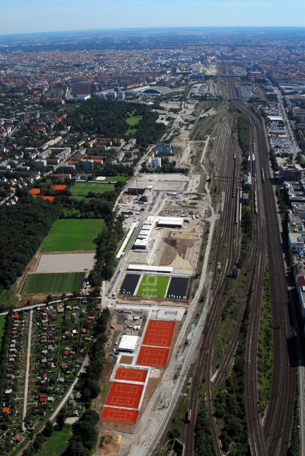 Luftbild München - Baustelle zum Neubau einer Mehrfamilienhaus-Wohnanlage Am Hirschgarten im Ortsteil Neuhausen-Nymphenburg in München im Bundesland Bayern, Deutschland