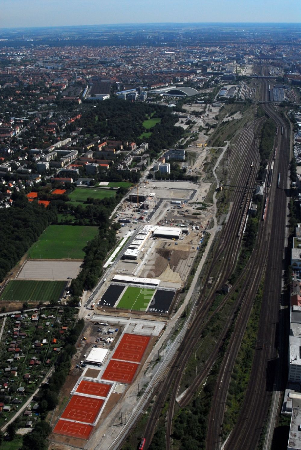 Luftaufnahme München - Baustelle zum Neubau einer Mehrfamilienhaus-Wohnanlage Am Hirschgarten im Ortsteil Neuhausen-Nymphenburg in München im Bundesland Bayern, Deutschland