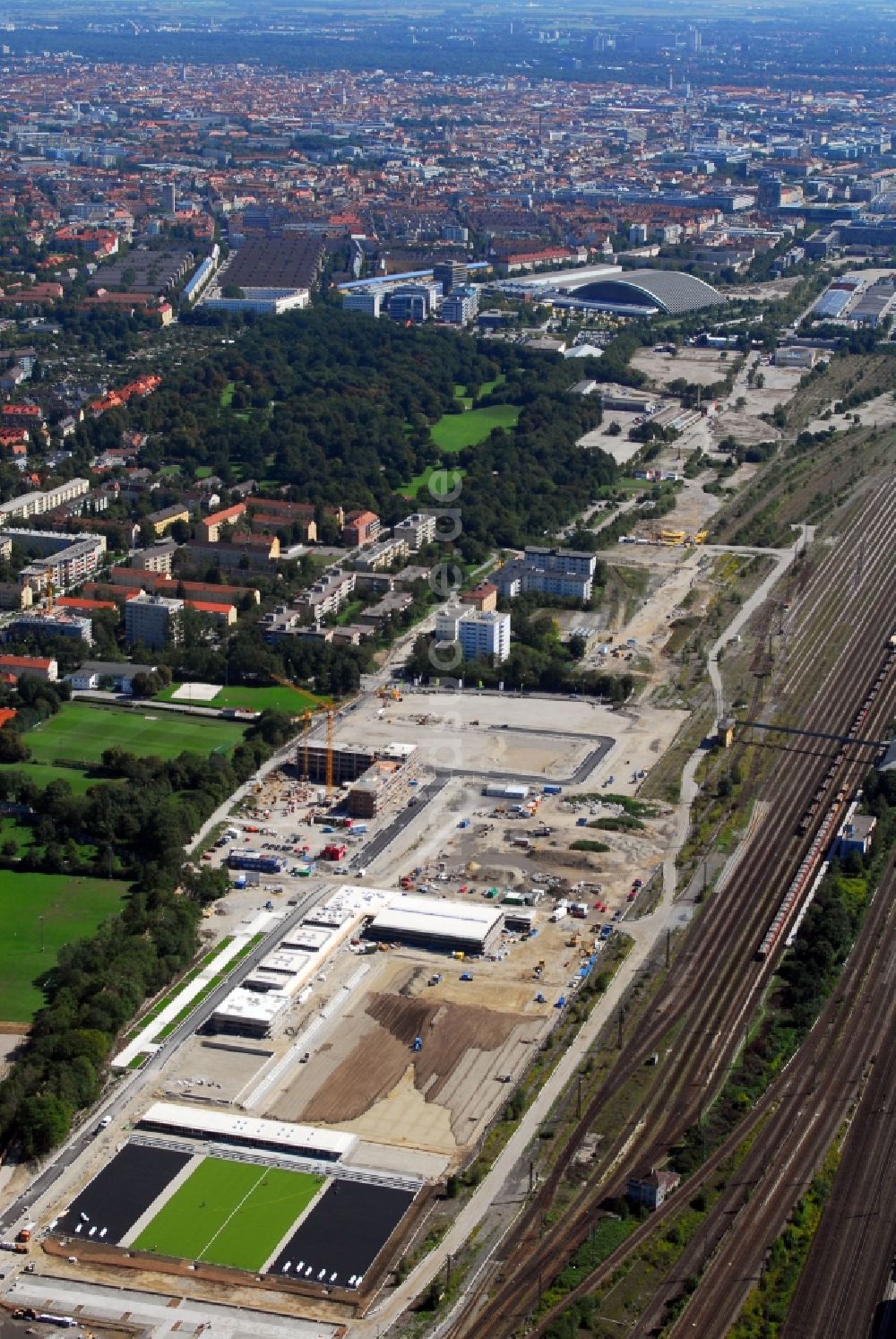 München von oben - Baustelle zum Neubau einer Mehrfamilienhaus-Wohnanlage Am Hirschgarten im Ortsteil Neuhausen-Nymphenburg in München im Bundesland Bayern, Deutschland