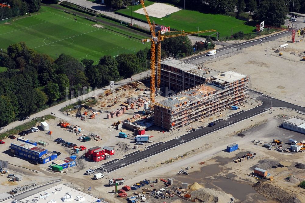 Luftaufnahme München - Baustelle zum Neubau einer Mehrfamilienhaus-Wohnanlage Am Hirschgarten im Ortsteil Neuhausen-Nymphenburg in München im Bundesland Bayern, Deutschland