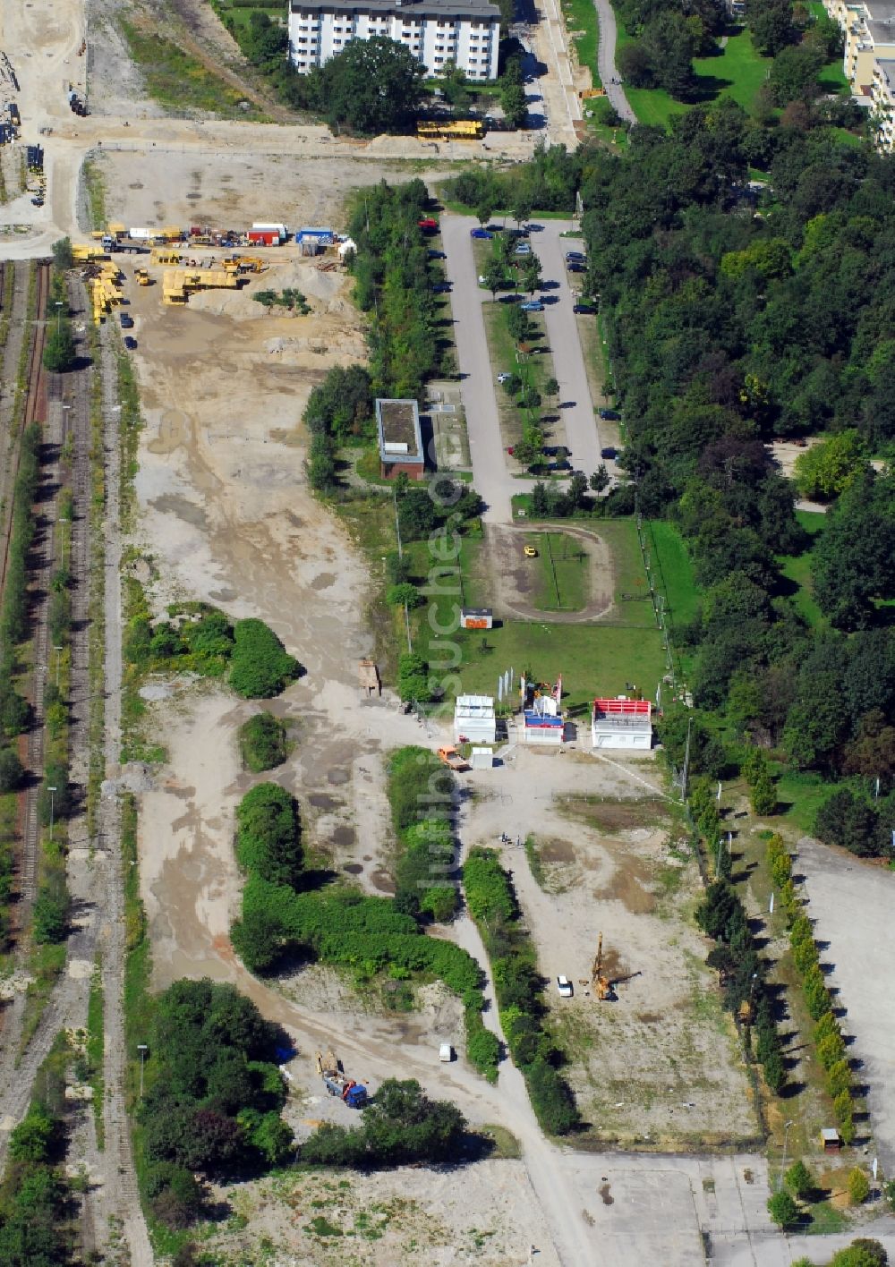 München aus der Vogelperspektive: Baustelle zum Neubau einer Mehrfamilienhaus-Wohnanlage Am Hirschgarten im Ortsteil Neuhausen-Nymphenburg in München im Bundesland Bayern, Deutschland