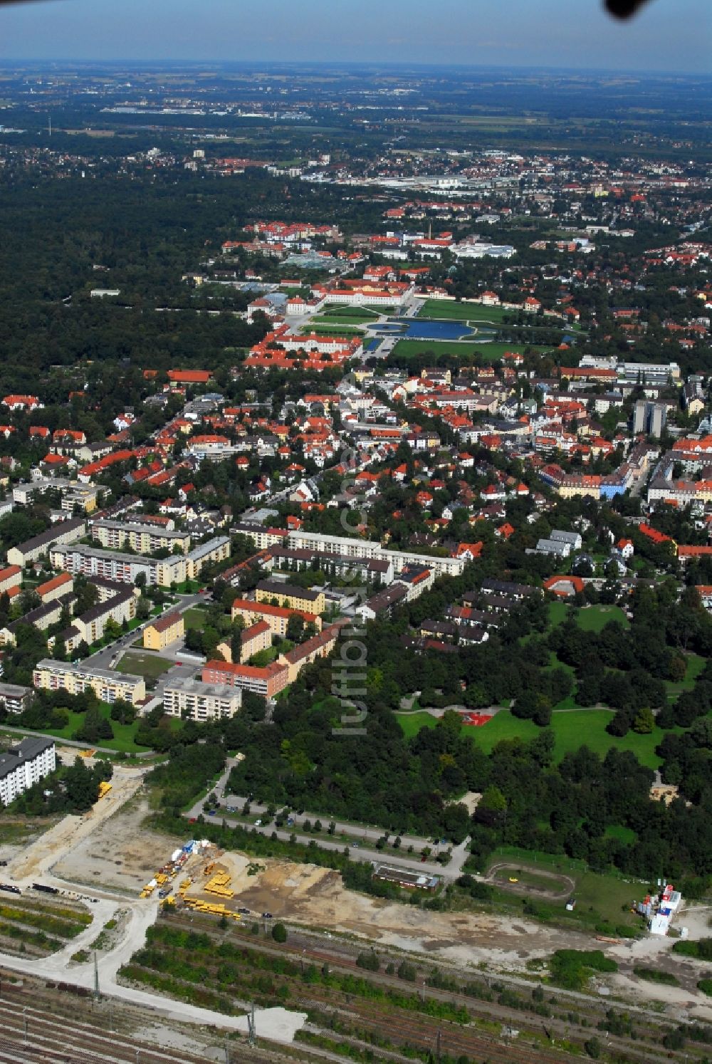 München aus der Vogelperspektive: Baustelle zum Neubau einer Mehrfamilienhaus-Wohnanlage Am Hirschgarten im Ortsteil Neuhausen-Nymphenburg in München im Bundesland Bayern, Deutschland