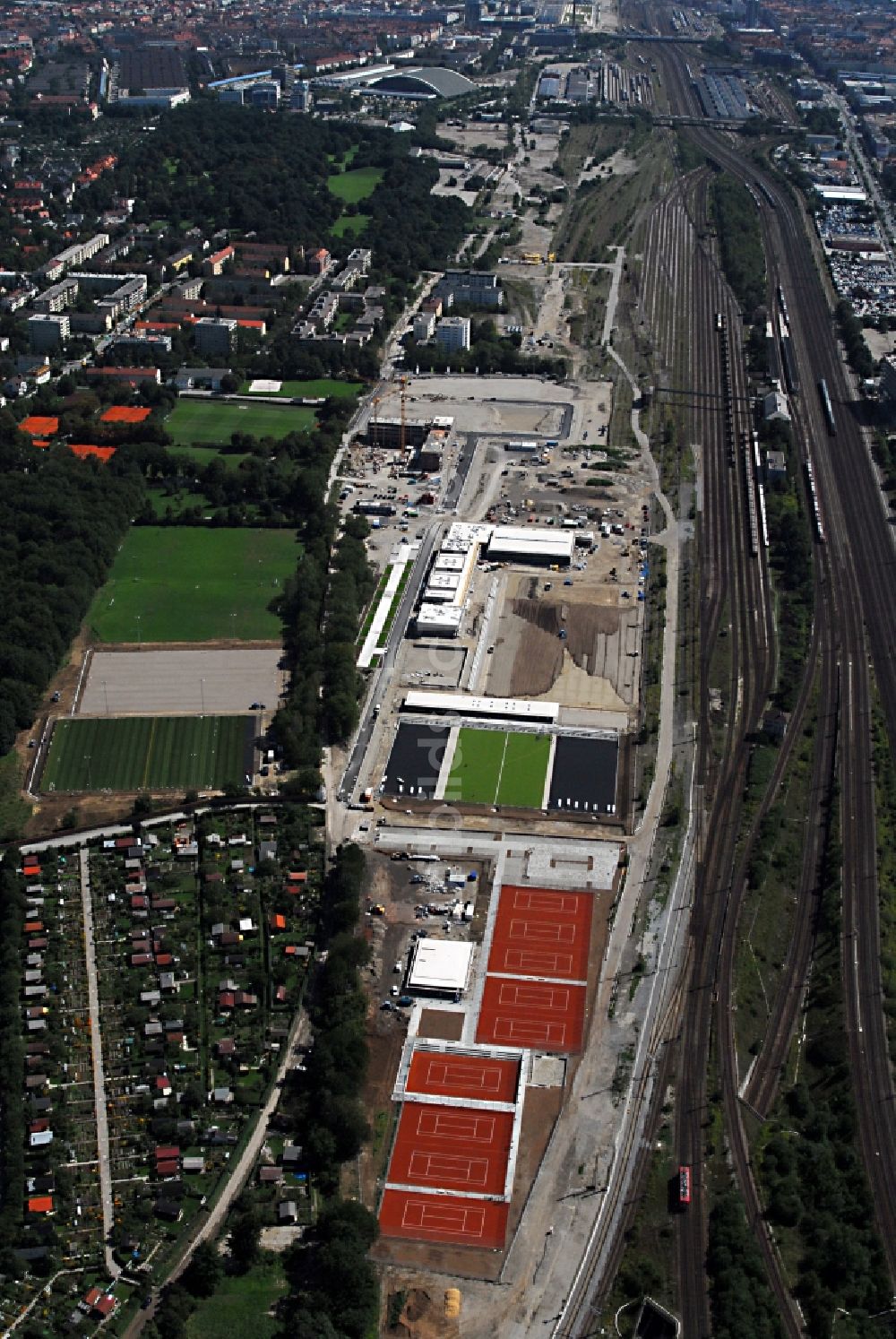 Luftaufnahme München - Baustelle zum Neubau einer Mehrfamilienhaus-Wohnanlage Am Hirschgarten im Ortsteil Neuhausen-Nymphenburg in München im Bundesland Bayern, Deutschland