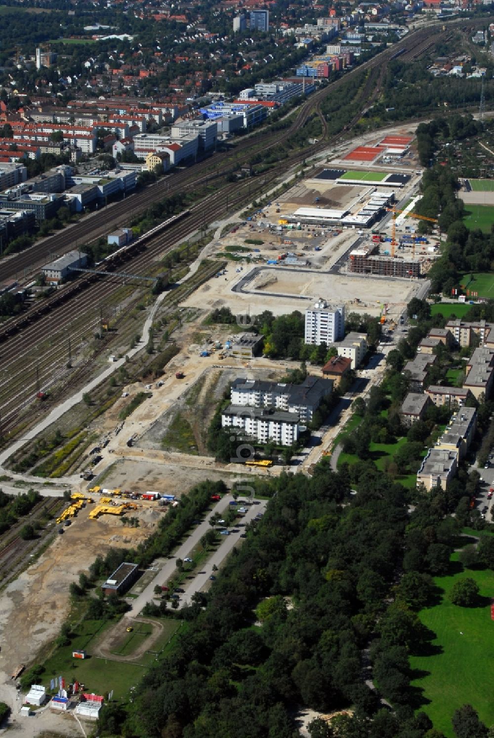 München aus der Vogelperspektive: Baustelle zum Neubau einer Mehrfamilienhaus-Wohnanlage Am Hirschgarten im Ortsteil Neuhausen-Nymphenburg in München im Bundesland Bayern, Deutschland