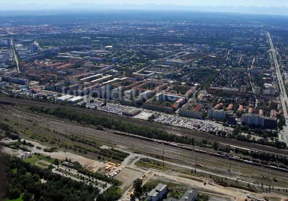 München von oben - Baustelle zum Neubau einer Mehrfamilienhaus-Wohnanlage Am Hirschgarten im Ortsteil Neuhausen-Nymphenburg in München im Bundesland Bayern, Deutschland