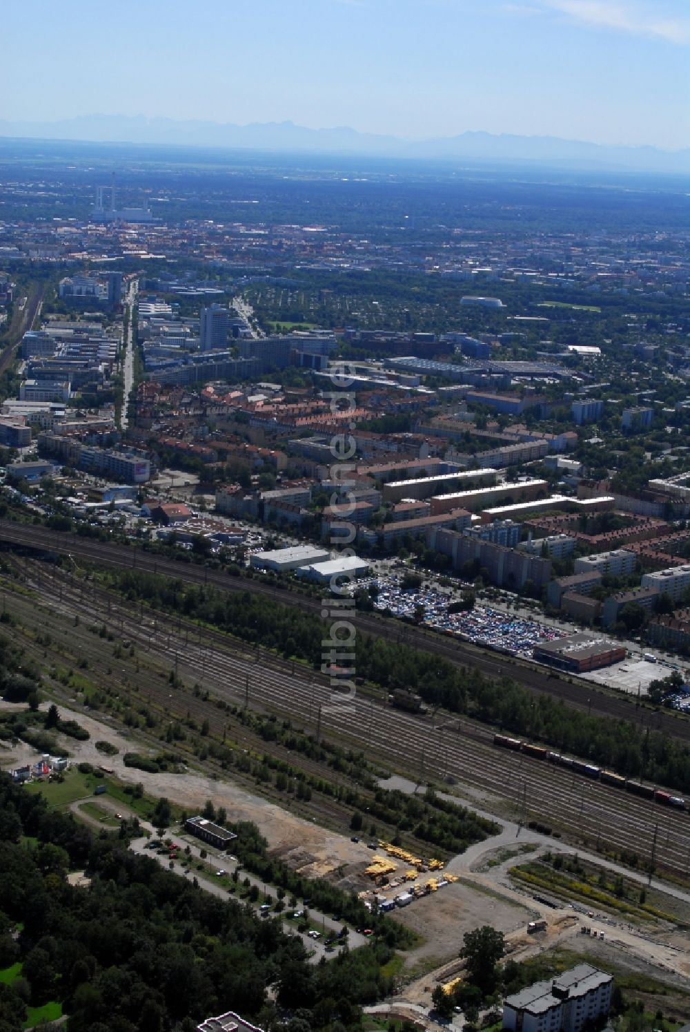 München aus der Vogelperspektive: Baustelle zum Neubau einer Mehrfamilienhaus-Wohnanlage Am Hirschgarten im Ortsteil Neuhausen-Nymphenburg in München im Bundesland Bayern, Deutschland