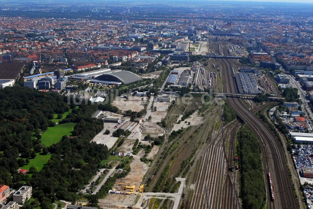 Luftbild München - Baustelle zum Neubau einer Mehrfamilienhaus-Wohnanlage Am Hirschgarten im Ortsteil Neuhausen-Nymphenburg in München im Bundesland Bayern, Deutschland