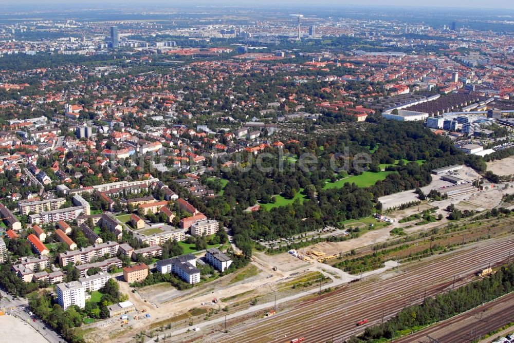 München von oben - Baustelle zum Neubau einer Mehrfamilienhaus-Wohnanlage Am Hirschgarten im Ortsteil Neuhausen-Nymphenburg in München im Bundesland Bayern, Deutschland