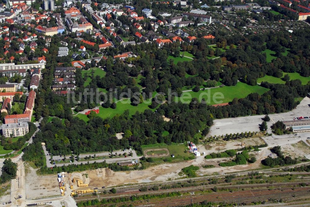 München aus der Vogelperspektive: Baustelle zum Neubau einer Mehrfamilienhaus-Wohnanlage Am Hirschgarten im Ortsteil Neuhausen-Nymphenburg in München im Bundesland Bayern, Deutschland