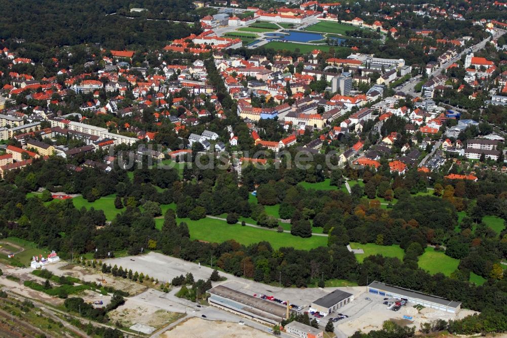 München von oben - Baustelle zum Neubau einer Mehrfamilienhaus-Wohnanlage Am Hirschgarten im Ortsteil Neuhausen-Nymphenburg in München im Bundesland Bayern, Deutschland