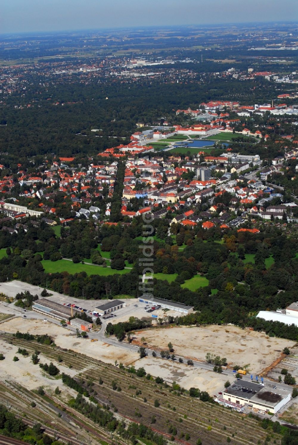 München von oben - Baustelle zum Neubau einer Mehrfamilienhaus-Wohnanlage Am Hirschgarten im Ortsteil Neuhausen-Nymphenburg in München im Bundesland Bayern, Deutschland