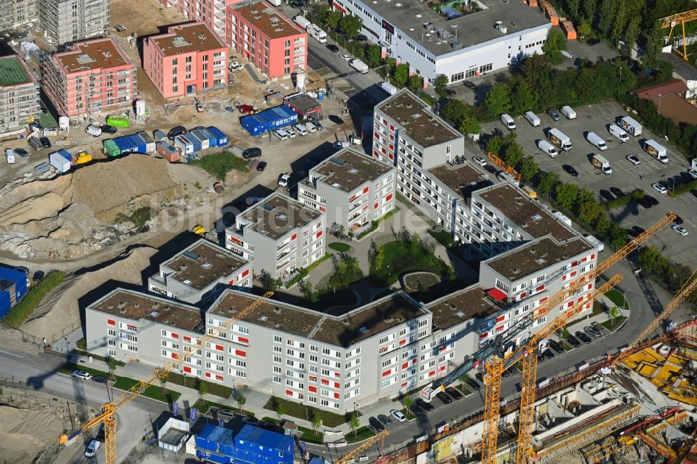 Luftaufnahme München - Baustelle zum Neubau einer Mehrfamilienhaus-Wohnanlage At home im Ortsteil Pasing-Obermenzing in München im Bundesland Bayern, Deutschland