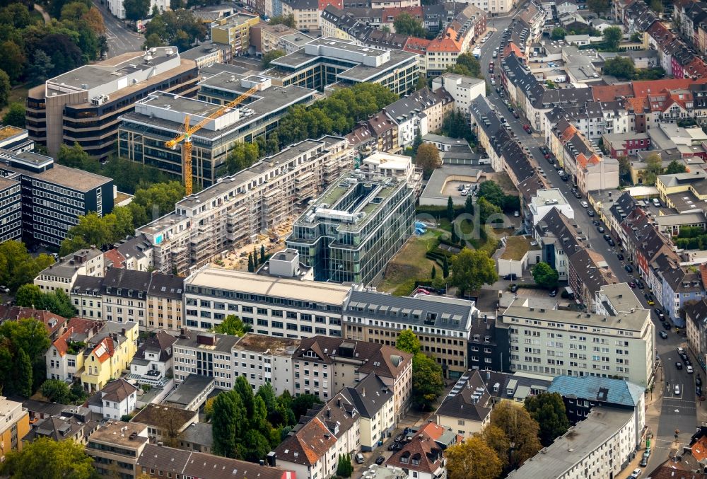 Essen von oben - Baustelle zum Neubau einer Mehrfamilienhaus-Wohnanlage der HOPF Immobilien-Entwicklungs-GmbH & Co. KG in Essen im Bundesland Nordrhein-Westfalen, Deutschland