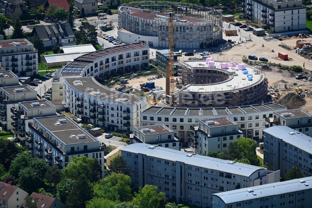 Berlin von oben - Baustelle zum Neubau einer Mehrfamilienhaus-Wohnanlage HUGOS der Bonava Deutschland GmbH im Ortsteil Mariendorf in Berlin, Deutschland
