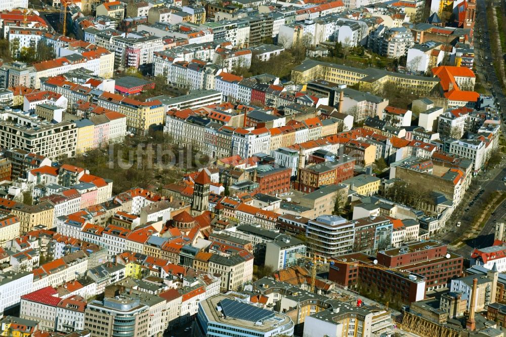 Berlin von oben - Baustelle zum Neubau einer Mehrfamilienhaus-Wohnanlage der ID&A Immobilien GmbH im Ortsteil Prenzlauer Berg in Berlin, Deutschland