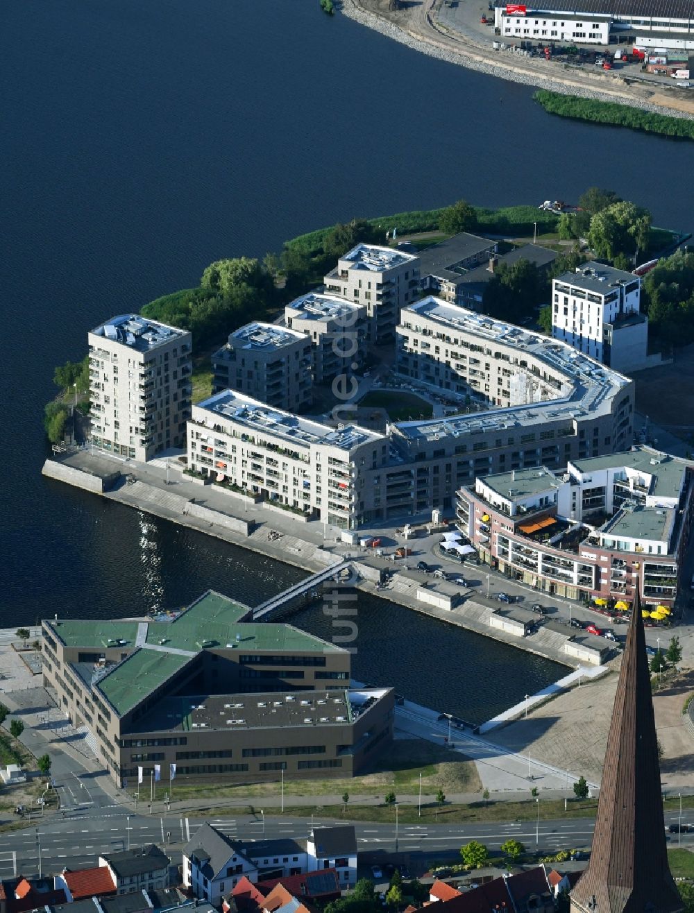 Luftaufnahme Rostock - Baustelle zum Neubau einer Mehrfamilienhaus-Wohnanlage Inselquartier in Rostock im Bundesland Mecklenburg-Vorpommern, Deutschland