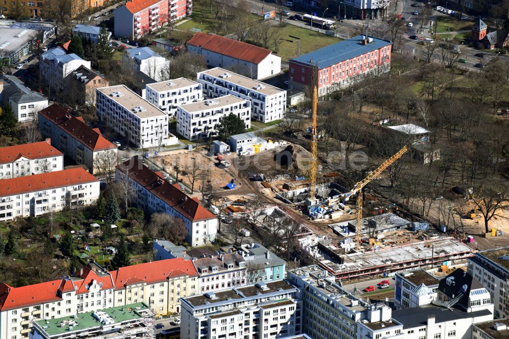 Berlin aus der Vogelperspektive: Baustelle zum Neubau einer Mehrfamilienhaus-Wohnanlage Joachimstraße Ecke Lindenstraße im Ortsteil Köpenick in Berlin