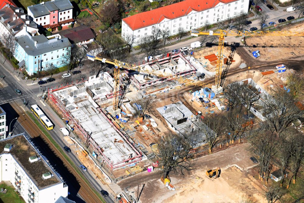 Luftbild Berlin - Baustelle zum Neubau einer Mehrfamilienhaus-Wohnanlage Joachimstraße Ecke Lindenstraße im Ortsteil Köpenick in Berlin