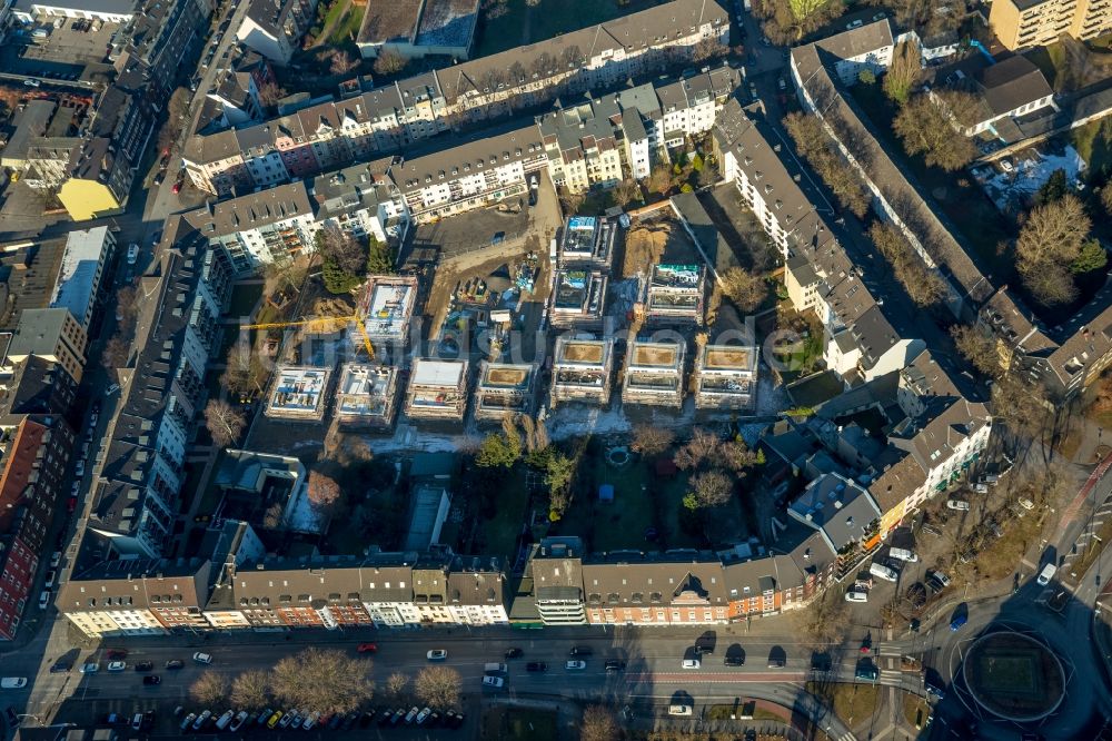 Luftaufnahme Duisburg - Baustelle zum Neubau einer Mehrfamilienhaus-Wohnanlage Kardinal-Galen-Straße im Ortsteil Duissern in Duisburg im Bundesland Nordrhein-Westfalen