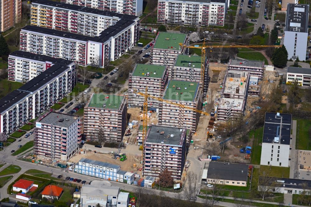 Berlin aus der Vogelperspektive: Baustelle zum Neubau einer Mehrfamilienhaus-Wohnanlage an der Karl-Holtz-Straße im Ortsteil Marzahn in Berlin, Deutschland