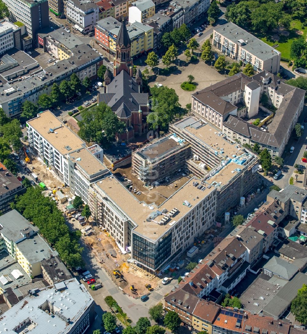 Luftaufnahme Essen - Baustelle zum Neubau einer Mehrfamilienhaus-Wohnanlage Kastanienhöfe der Allbau AG nach Entwürfen des Architekturbüros gna und mit dem Generalunternehmer Ed. Züblin AG in Essen im Bundesland Nordrhein-Westfalen